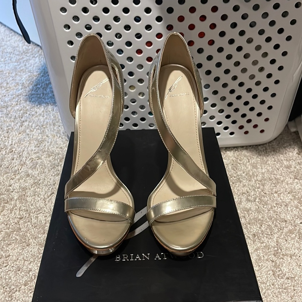 Brian Atwood Consort Champagne Gold Sandals Heels Sz 8